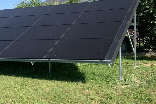 Instalacja fotowoltaiczna 6.6 kWp w Brzesku – panele Longi na dachu budynku jednorodzinnego